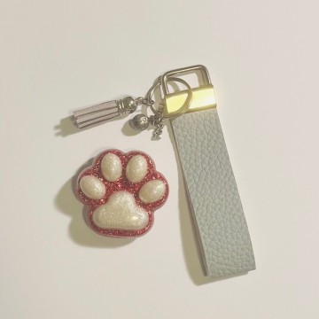 1 nøkkelring og 1 popsocket