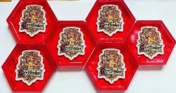6 stykker koppbrikker av Gryffindor