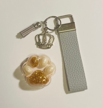 1 nøkkelring og 1 popsocket