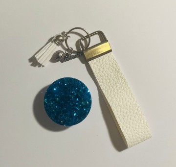 1 nøkkelring og 1 popsocket