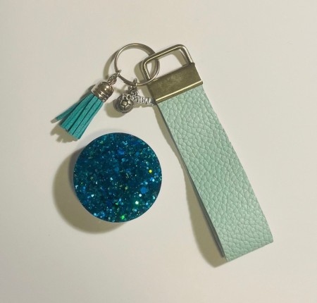 1 nøkkelring og 1 popsocket