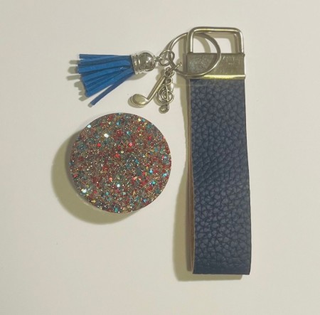 1 nøkkelring og 1 popsocket